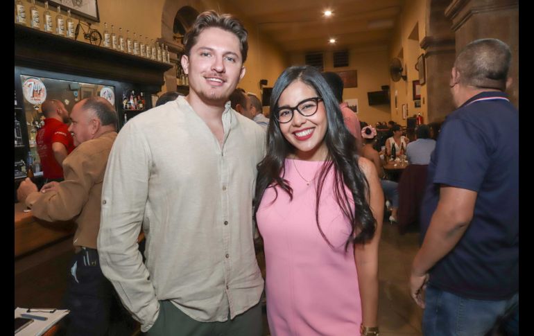 Luis Ascanio y Rubí Bobadilla. GENTE BIEN JALISCO / Revista del 9 de octubre 2026