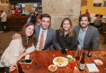 Vanessa Larrazabal, Juan Carlos Álvarez del Castillo, Sofía Álvarez del Castillo y Christopher Montes. GENTE BIEN JALISCO / Revista del 9 de octubre 2026
