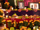 La composición del altar puede cambiar de una familia a otra, pero existen elementos que se han convertido en parte esencial de la tradición. ESPECIAL/Canva