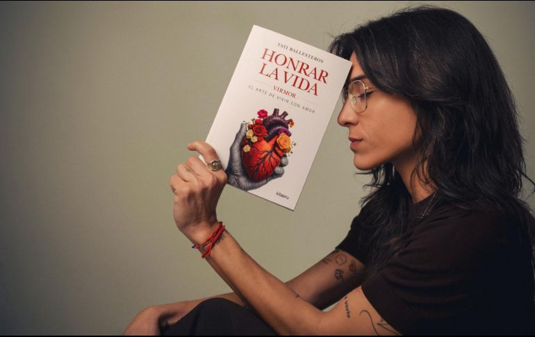 Tati Ballesteros promociona su reciente libro “Honrar la vida”. ESPECIAL/JUAN MISIS.