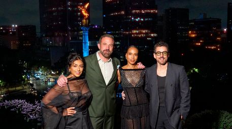 Adriana Paz, Ben Affleck, Kerry Whashington y Luis Gerardo Méndez. ESPECIAL/NETFLIX.