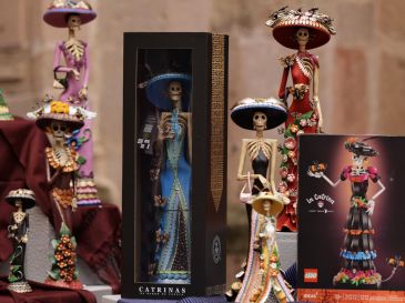 La icónica catrina de barro de Capula, Michoacán, se expande a nivel internacional al formar parte de una colección oficial de la marca Lego. X/@ARBedolla