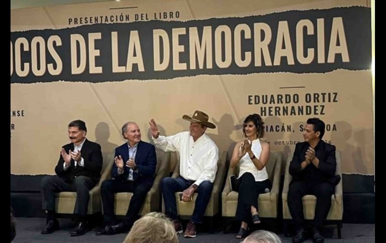 El expresidente de la República, Vicente Fox, asistió a la presentación del libro “Los Locos de la Democracia”, del exdiputado de Acción Nacional Eduardo Ortiz. SUN/J. Cabrera
