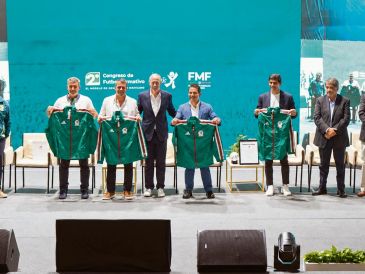 Exseleccionados y autoridades deportivas inauguraron el foro. ESPECIAL