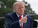 El mandatario estadounidense Donald Trump repasa sus atribuidos logros geopolíticos tras la decisión del comité de Oslo. EFE / A. Schwartz