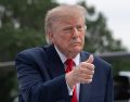 El mandatario estadounidense Donald Trump repasa sus atribuidos logros geopolíticos tras la decisión del comité de Oslo. EFE / A. Schwartz