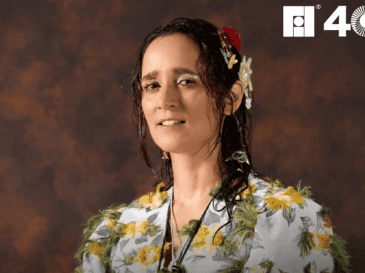 La obra recorre sus recuerdos familiares, la relación con sus padres y hermanos, sus primeras aproximaciones a la música, sus lecturas, amistades y primeros amores, así como el origen de sus canciones. ESPECIAL/Instagram @filguadalajara