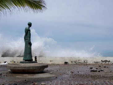 Se prevé que el huracán toque tierra durante las primeras horas del domingo 11 de octubre, entre los municipios de La Huerta y Tomatlán, en la costa sur de Jalisco. EFE / A. Montero