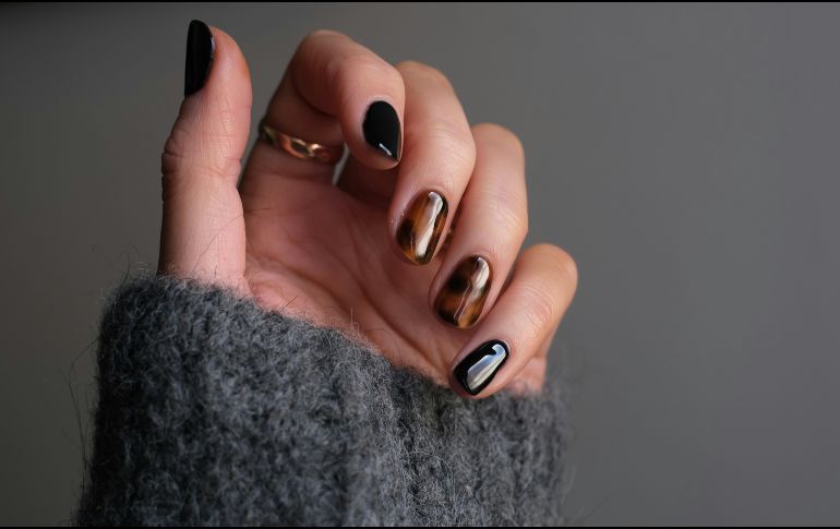 Con estos cuidados, podrás disfrutar de una manicura más uniforme durante varios días y conservar el brillo de tus colores favoritos sin recurrir constantemente a nuevos retoques.  UNSPLASH