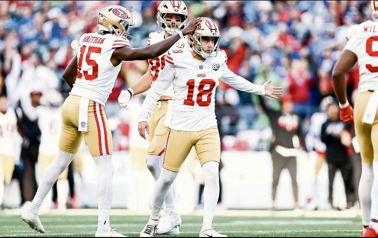 El pateador de los 49ers, Eddy Piñeiro (#18), fue determinante para el triunfo de San Francisco en Seattle. AFP
