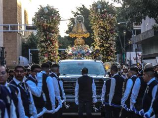 Tras la solemne Misa de Despedida en la Catedral Metropolitana de Guadalajara, la Virgen de Zapopan emprende su camino de regreso a la Basílica. EL INFORMADOR / A. Navarro