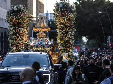Ante la Romería de la Virgen de Zapopan, que congrega a millones de personas y que llega con día de descanso para algunos debido a los cierres viales, surge la duda de si los trabajadores deben recibir pago extra por laborar. EL INFORMADOR / A. Navarro