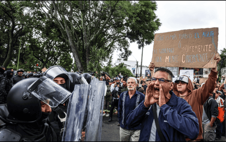 La Fiscalía de Jalisco puso en libertad a 12 de las 39 personas arrestadas durante los disturbios en la manifestación por el agua frente a Casa Jalisco. EL INFORMADOR/ARCHIVO
