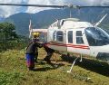 En esta imagen proporcionada por el Ejercito nepalí, residentes afectados por la inundación en el río Budhi Gandaki, en el centro norte de Nepal, son evacuados en helicóptero el domingo 11 de octubre de 2026. AP/ IMAGEN PUBLICADA POR EL EJÉRCITO DE NEPAL