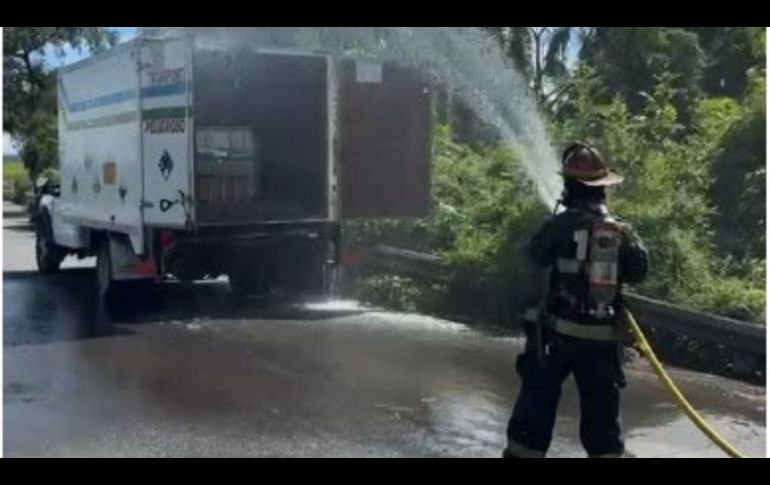 Al lugar acudieron elementos de Protección Civil y Bomberos de Ixtlahuacán del Río, quienes participaron en la atención de la emergencia. ESPECIAL