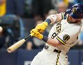 Milwaukee aprovechó los errores de Los Ángeles para ampliar su ventaja en la Serie de Campeonato de la Liga Nacional. AFP.