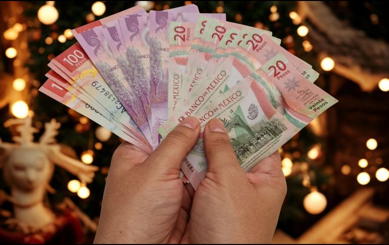 La dispersión de este dinero para los beneficiarios del régimen anterior se realiza tradicionalmente en dos exhibiciones para proteger la economía de los adultos mayores. ESPECIAL / CANVA