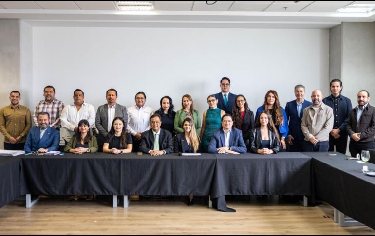 El IDEFT firma acuerdos con organismos de la industria electrónica y de consultoría para impulsar la capacitación especializada y la certificación de competencias laborales en Jalisco. CORTESÍA.