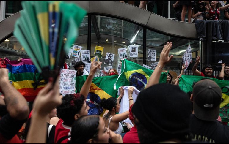 De acuerdo con la nueva encuesta, el índice de rechazo de ambos candidatos es similar, 54% de los electores se oponen a Bolsonaro y 53% a Lula. EFE / ARCHIVO
