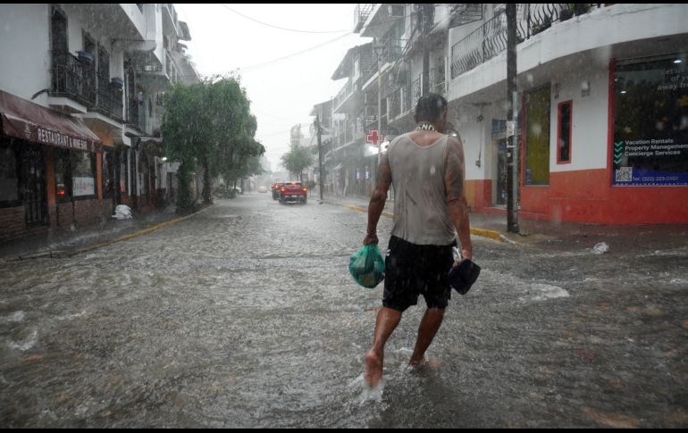 La tormenta tropical “Trudy” obliga a suspender clases este 15 de octubre debido a su fuerza y rápida evolución. EFE/A. Montero