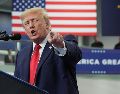 El presidente de Estados Unidos, Donald Trump, habla en un mitin de campaña en el centro deportivo Curtis D. Menard Memorial en Wasilla, Alaska. AP/A. Brandon