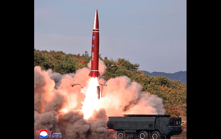 Esta fotografía, facilitada por el gobierno de Corea del Norte, muestra una prueba de misiles el lunes 12 de octubre de 2026 en un lugar no revelado del territorio norcoreano. AP/KCNA