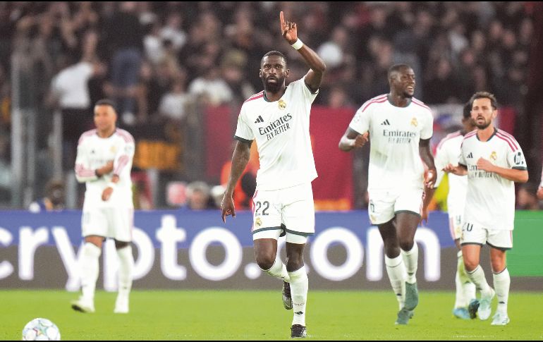 Antonio Rudiger celebra tras anotar el cuarto gol del Real Madrid. AP/A. Tarantino