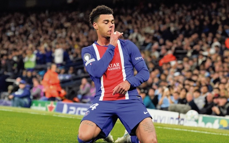 Desire Doue celebra tras anotar el cuarto gol del PSG en la victoria 4-2 ante Manchester City. AP/D. Thompson