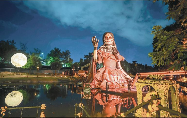 Una Catrina monumental de 15 metros volverá a dominar el paisaje del lago. EL INFORMADOR/ A. Navarro