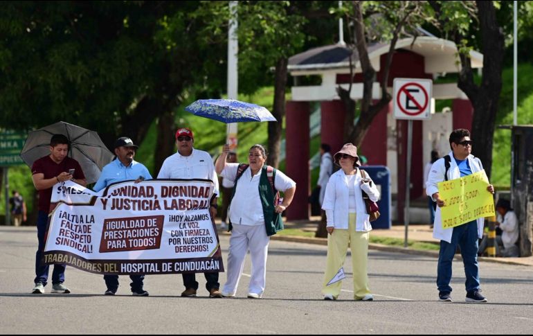 Trabajadores del IMSS bloquearán la autopista México-Pachuca este 16 de octubre. Demandan un incremento salarial del 10% y desconocen a su representación sindical, mientras preparan una nueva manifestación nacional. SUN/L. López