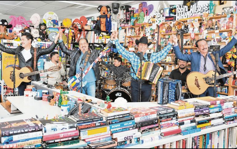 Los Tigres del Norte. La agrupación protagonizó una sesión de Tiny Desk de NPR Music, en la que reivindicó la identidad migrante. ESPECIAL