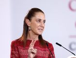 La Presidenta Claudia Sheinbaum fue interceptada a la salida del Hospital Regional de Alta Especialidad de la Península de Yucatán. EFE/S. Gutiérrez