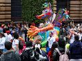 Dragones multicolores, serpientes aladas y criaturas sorprendentes transformaron las calles de Ciudad de México en un escenario de fantasía. EFE/S. Gutiérrez