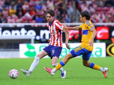 El Guadalajara aprovechó la superioridad numérica para presionar hasta el final y evitar la derrota en el Estadio AKRON. IMAGO7.