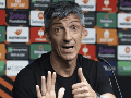 Más allá de los aspectos futbolísticos y físicos que necesita mejorar, el entrenador español resaltó la actitud del atacante mexicano y su disposición para continuar desarrollándose como jugador. EFE/ARCHIVO