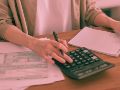 El SAT ha advertido que el contenido que emiten estos proveedores busca respaldar dinero pagado por operaciones que no existieron. PEXELS / M. Nilov