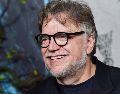 Guillermo del Toro respaldó a estudiantes de Guadalajara que denunciaron agua contaminada y exigieron acciones de las autoridades durante el FICM. AFP.