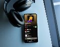 La plataforma de audio anunció que de no realizar la verificación por QR los miembros del plan podrían perder ciertos beneficios y enfrentar restricciones. UNSPLASH
