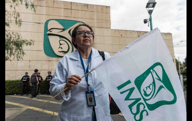 De acuerdo con manifestantes del IMSS, a partir de la próxima semana podrían comenzar los bloqueos intermitentes en Ciudad de México. SUN/Y. Osnaya