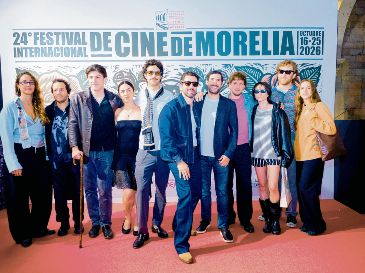 Luis Gerardo Méndez posa desde la alfombra roja del Festival Internacional de Cine de Morelia. CORTESÍA