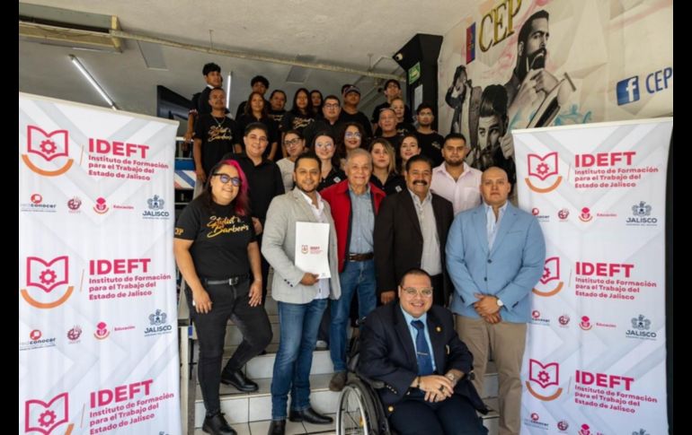Miles de personas fueron capacitadas en áreas como Carpintería, Reparación de Motocicletas, Computación, Excel Avanzado y Lengua de Señas Mexicana.   ESPECIAL/IDEFT Jalisco