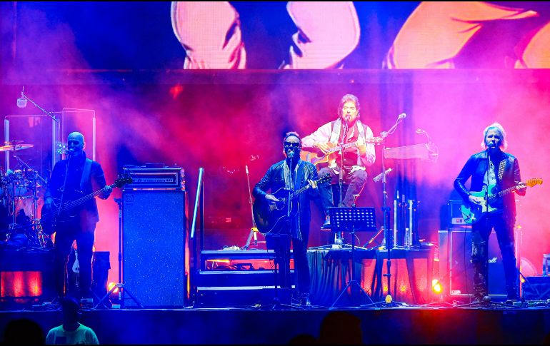 La noche terminó entre aplausos, con las melodías todavía presentes en la memoria de los asistentes y el reconocimiento a uno de los grandes arquitectos sonoros del rock. EL INFORMADOR / J. ACOSTA
