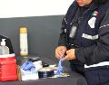Se priorizará la toma de muestras de sangre de familiares directos de la persona desaparecida para obtener perfiles genéticos que puedan compararse con los registrados en las bases de datos de personas fallecidas sin identificar. ESPECIAL / Instituto Jalisciense de Ciencias Forenses