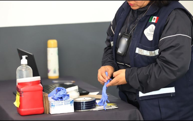 Se priorizará la toma de muestras de sangre de familiares directos de la persona desaparecida para obtener perfiles genéticos que puedan compararse con los registrados en las bases de datos de personas fallecidas sin identificar. ESPECIAL / Instituto Jalisciense de Ciencias Forenses