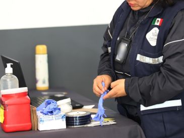 Se priorizará la toma de muestras de sangre de familiares directos de la persona desaparecida para obtener perfiles genéticos que puedan compararse con los registrados en las bases de datos de personas fallecidas sin identificar. ESPECIAL / Instituto Jalisciense de Ciencias Forenses