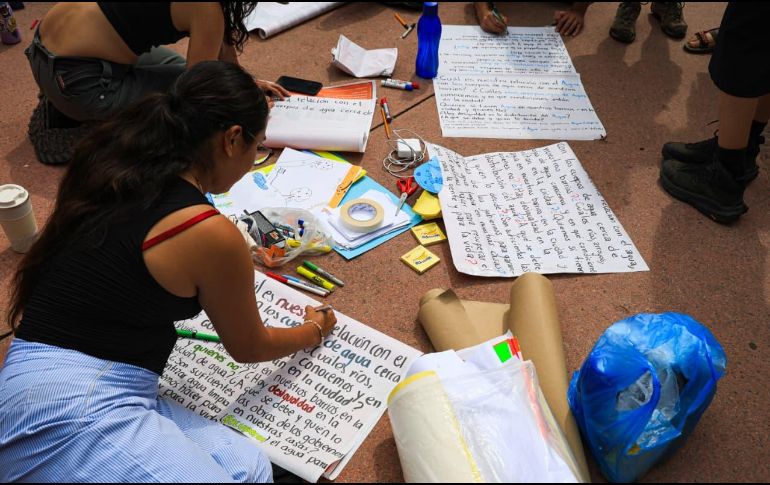 La movilización optó por permanecer en el parque, bajo la premisa de recuperar este espacio tras las obras de rehabilitación del Gobierno de Guadalajara previas al Mundial. EL INFORMADOR/ J. Acosta