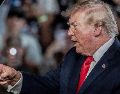 La investigación exclusiva de The New York Times, basada en mensajes de texto y entrevistas con al menos 12 fuentes, reveló que abogados de la campaña de Peltola y funcionarios del DSCC pasaron meses buscando a personas con el mismo nombre que el senador republicano. EFE/L. Brett