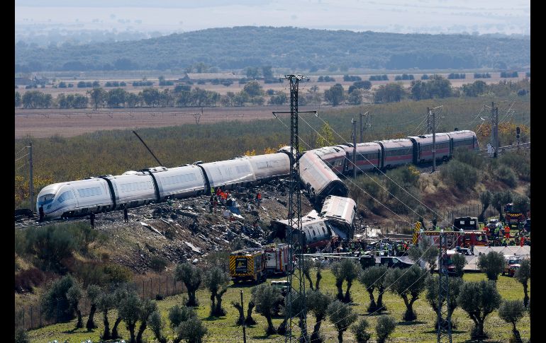 Un grave accidente de trenes en Toledo ha encendido las alertas internacionales. Conoce las acciones de la Embajada de México en España y los canales de contacto para familiares. EFE/C. Moya