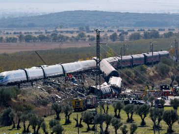 Un grave accidente de trenes en Toledo ha encendido las alertas internacionales. Conoce las acciones de la Embajada de México en España y los canales de contacto para familiares. EFE/C. Moya