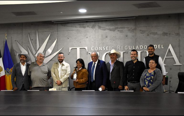 Con Columba López al centro, se llevaron a cabo reuniones de trabajo respecto a los desafíos en la industria del tequila. ESPECIAL
